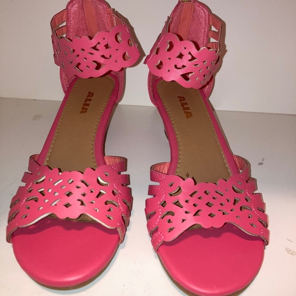 Coral heels - Picture 1 of 5